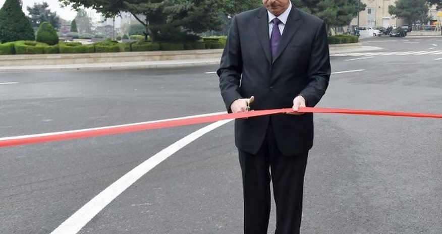 Azərbaycan prezidenti Gəncədə məktəb binasının açılışında Azərbaycan prezidenti Gəncədə məktəb binasının açılışında