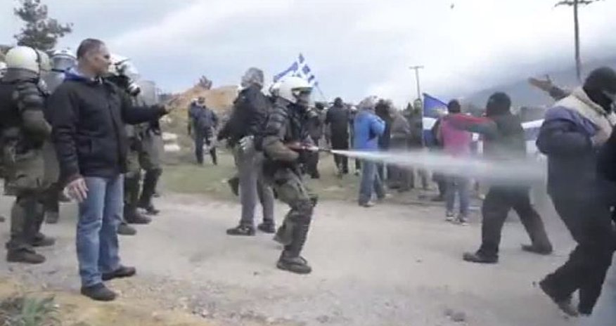 Полиция против мигрантов Полиция против мигрантов