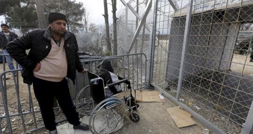 Girl in wheelchair sits silently at shut Macedonian border for hours Girl in wheelchair sits silently at shut Macedonian border for hours