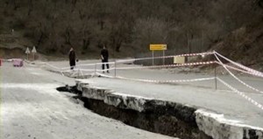 Nazirlik: Şamaxıdakı magistral yolda sürüşmə sabitləşməyib Nazirlik: Şamaxıdakı magistral yolda sürüşmə sabitləşməyib