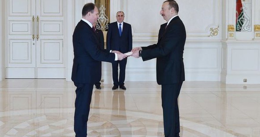İlham Əliyev Moldova səfirinin etimadnaməsini qəbul etdi - FOTOLAR İlham Əliyev Moldova səfirinin etimadnaməsini qəbul etdi - FOTOLAR