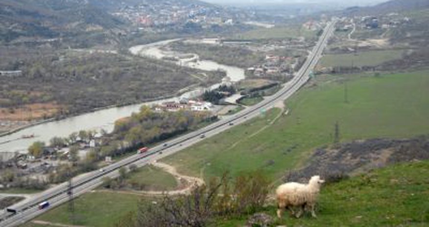 Rusiya ilə Ermənistanı birləşdirən yol bağlanıb Rusiya ilə Ermənistanı birləşdirən yol bağlanıb
