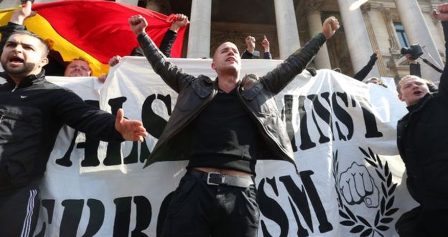 Brussels attacks: Police move against 'hooligan' protesters Brussels attacks: Police move against 'hooligan' protesters