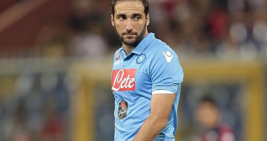 İquain "Napoli" ilə müqavilə yeniləməkdən imtina etdi İquain "Napoli" ilə müqavilə yeniləməkdən imtina etdi