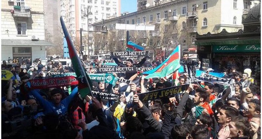 Болельщики поддержали солдат Болельщики поддержали солдат