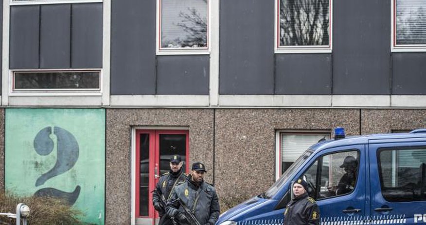 Denmark arrests four for suspected IS support, two for weapons Denmark arrests four for suspected IS support, two for weapons