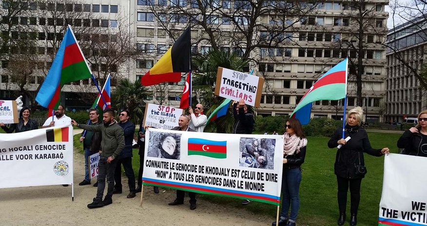 Перед посольством Армении в Брюсселе была проведена акция протеста Перед посольством Армении в Брюсселе была проведена акция протеста