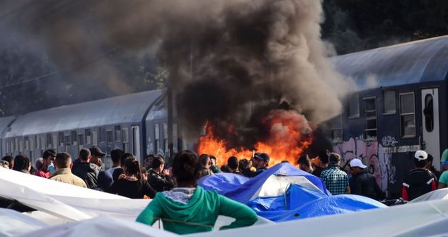 Migrant crisis: Fear and desperation at Idomeni crossing Migrant crisis: Fear and desperation at Idomeni crossing