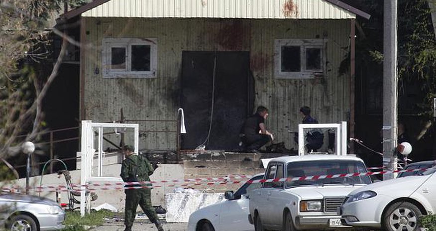 Suicide bombers target police in Russia Suicide bombers target police in Russia