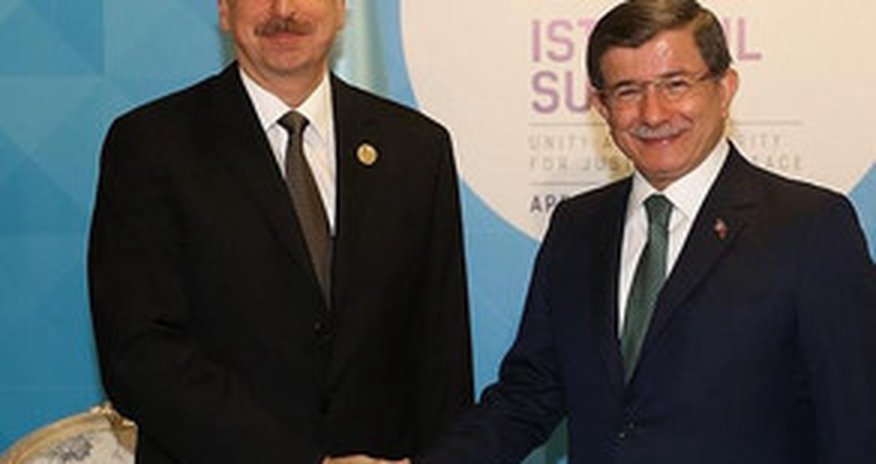 İlham Əliyev Davudoğlu ilə görüşdü İlham Əliyev Davudoğlu ilə görüşdü