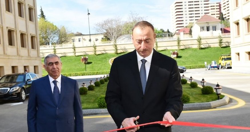 İlham Əliyev “Azəravtoyol” ASC-nin yeni binasının açılışında iştirak etdi - FOTOLAR İlham Əliyev “Azəravtoyol” ASC-nin yeni binasının açılışında iştirak etdi - FOTOLAR