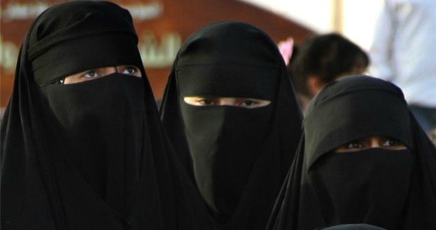 Səudiyyə Ərəbistanında qadınlara işləmək azadlığı verildi Səudiyyə Ərəbistanında qadınlara işləmək azadlığı verildi