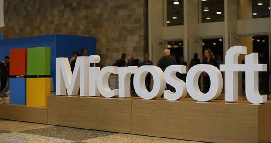 Microsoft Windows hurt by PC sales slump Microsoft Windows hurt by PC sales slump