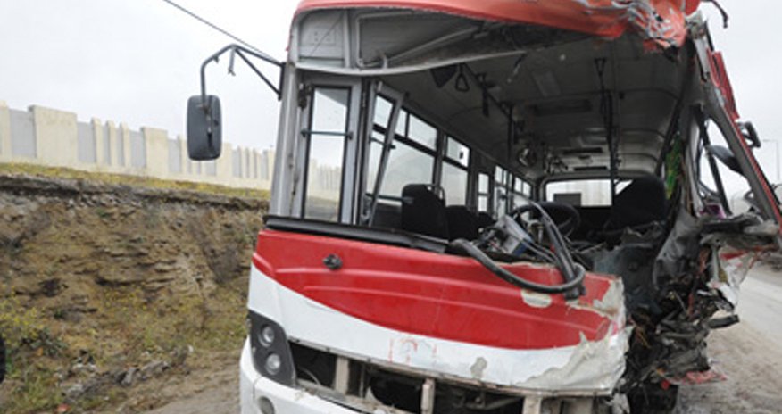 Bakıda sərnişin avtobusu qəza törətdi, ölən və yarlananlar var Bakıda sərnişin avtobusu qəza törətdi, ölən və yarlananlar var