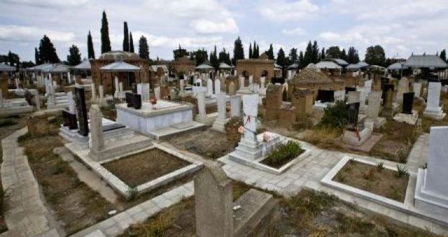 Ermənilər Tərtərdə 20-dən çox məzarı dağıdıb Ermənilər Tərtərdə 20-dən çox məzarı dağıdıb