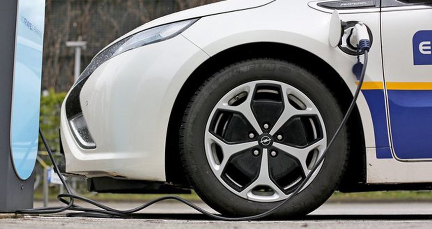 Germany to give €1bn subsidy to boost electric car sales Germany to give €1bn subsidy to boost electric car sales