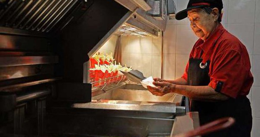 Самый пожилой сотрудник McDonald's Самый пожилой сотрудник McDonald's
