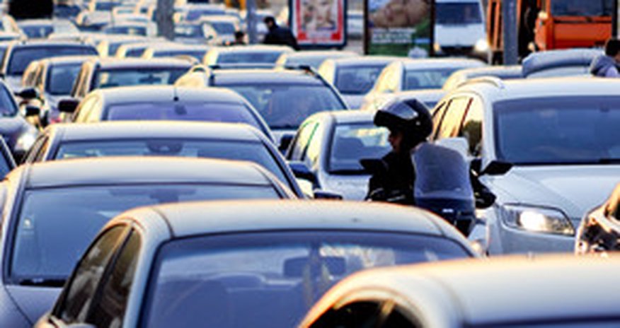 Neftçilər prospektində tıxac yarandı Neftçilər prospektində tıxac yarandı