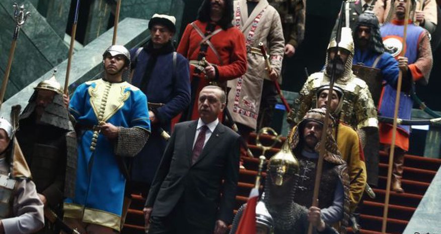 Erdoğanın sarayında “saray çevrilişi” Erdoğanın sarayında “saray çevrilişi”