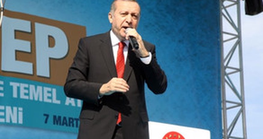 Ərdoğan Davudoğlunun istefasına münasibət bildirdi Ərdoğan Davudoğlunun istefasına münasibət bildirdi