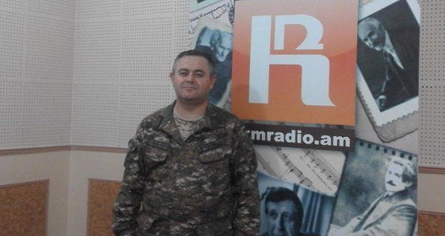 Армянский генерал успокаивает народ Армянский генерал успокаивает народ