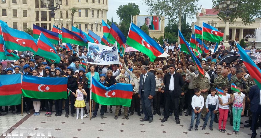 Şəhidlərin medalları ailələrinə təqdim olundu - FOTOLAR Şəhidlərin medalları ailələrinə təqdim olundu - FOTOLAR