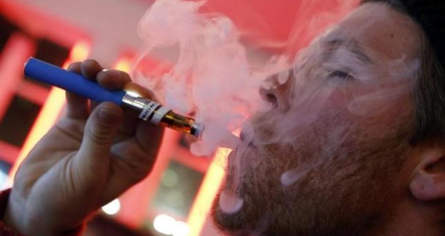 U.S. e-cigarette use stalls as health concerns grow U.S. e-cigarette use stalls as health concerns grow
