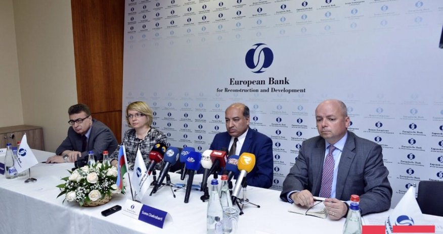 ERBD prezidenti: "Azərbaycan iqtisadiyyatı həddən artıq dollarlaşıb" ERBD prezidenti: "Azərbaycan iqtisadiyyatı həddən artıq dollarlaşıb"