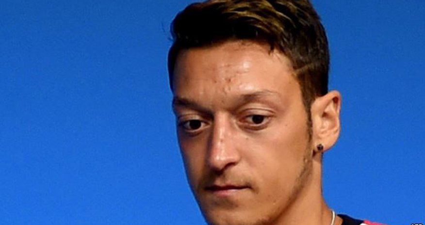 Məsut Özil "Arsenal" ın təklifini rədd elədi Məsut Özil "Arsenal" ın təklifini rədd elədi
