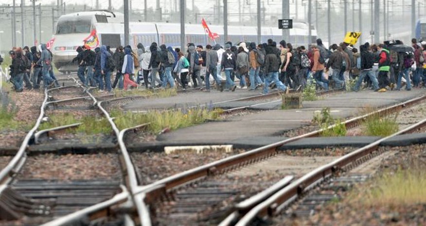 France labour dispute: Rail workers strike as protests continue France labour dispute: Rail workers strike as protests continue