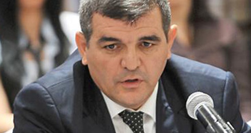 Fazil Mustafa deputatları qınadı Fazil Mustafa deputatları qınadı