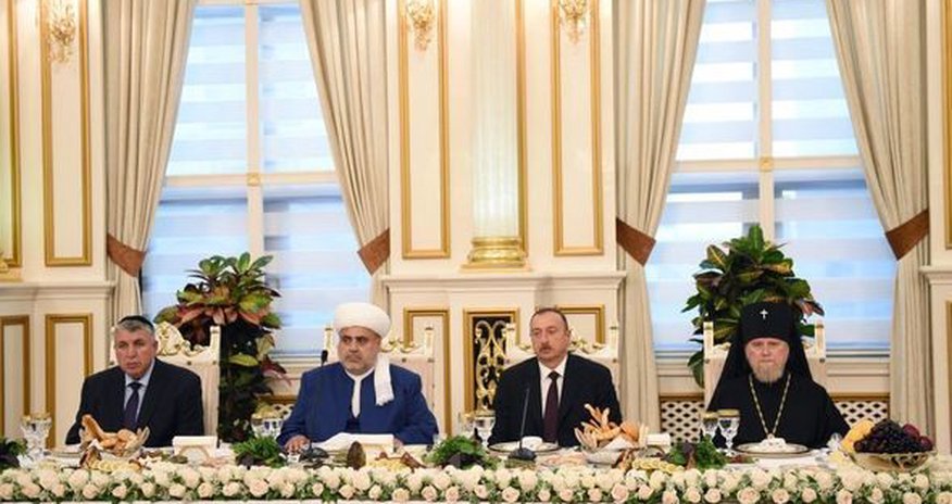 İlham Əliyev iftar mərasimində İlham Əliyev iftar mərasimində