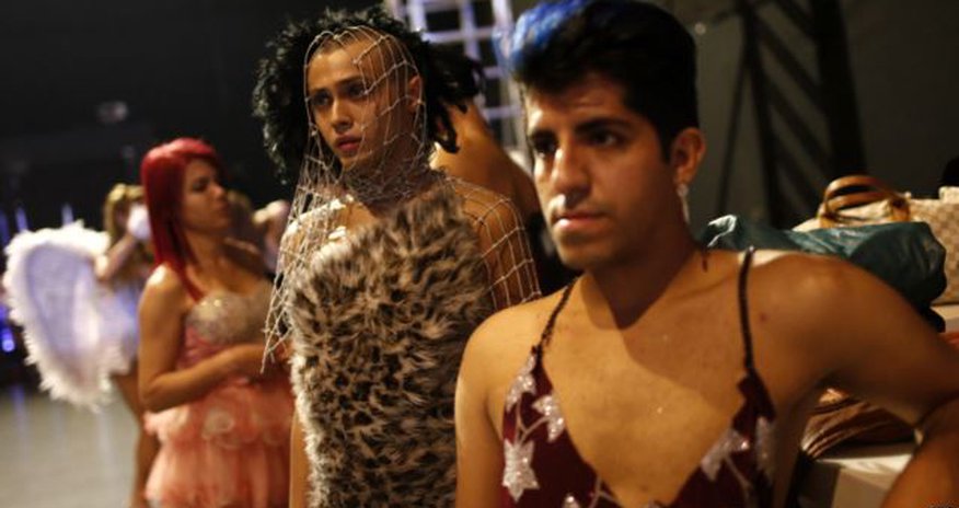 İstanbulda LGBT yürüşünə polis basqını İstanbulda LGBT yürüşünə polis basqını
