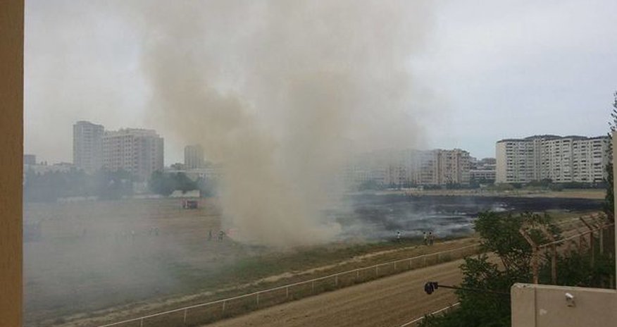 Bakı Dövlət Cıdır Meydanı yanır Bakı Dövlət Cıdır Meydanı yanır