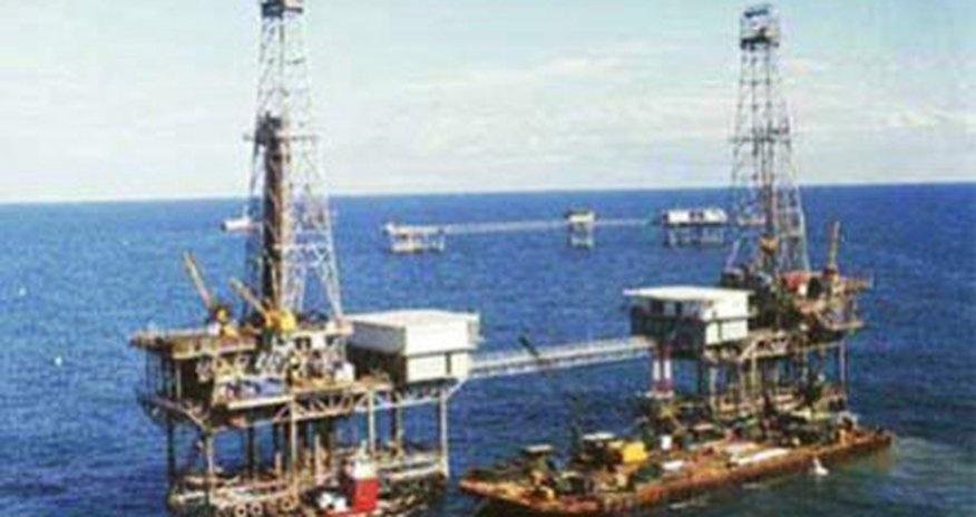 Произошла утечка 100 тысяч литров нефти Произошла утечка 100 тысяч литров нефти