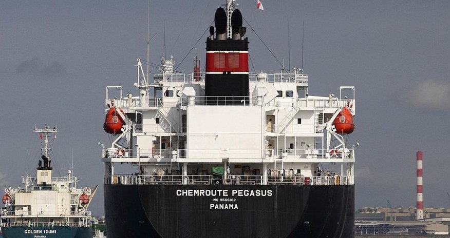 Why are more and more oil ships anchoring off Singapore? Why are more and more oil ships anchoring off Singapore?
