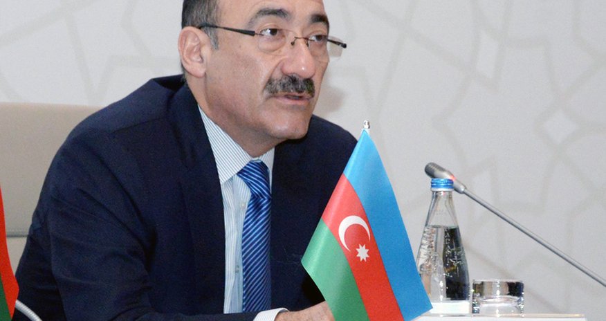 Əbülfəs Qarayev: Hamı rayonlara axışır Əbülfəs Qarayev: Hamı rayonlara axışır