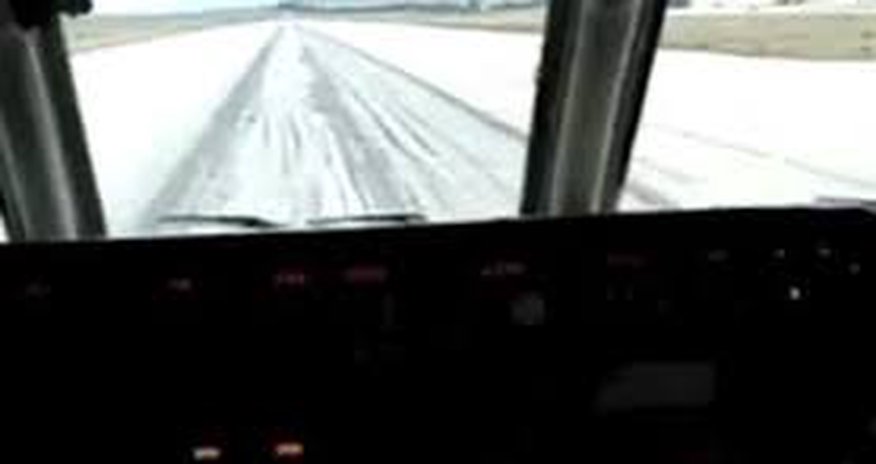 Курильщик помешал посадке самолета - ВИДЕО Курильщик помешал посадке самолета - ВИДЕО