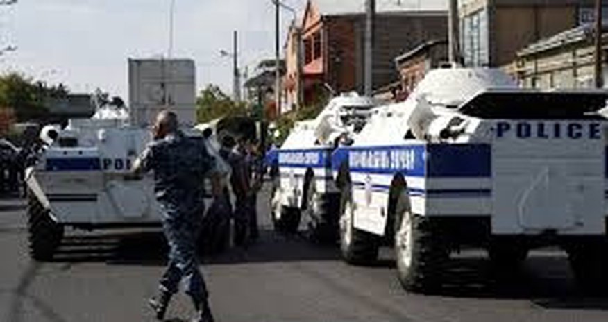İrəvanda yenidən baş vermiş toqquşmalar nəticəsində dörd polis əməkdaşı yaralanıb İrəvanda yenidən baş vermiş toqquşmalar nəticəsində dörd polis əməkdaşı yaralanıb