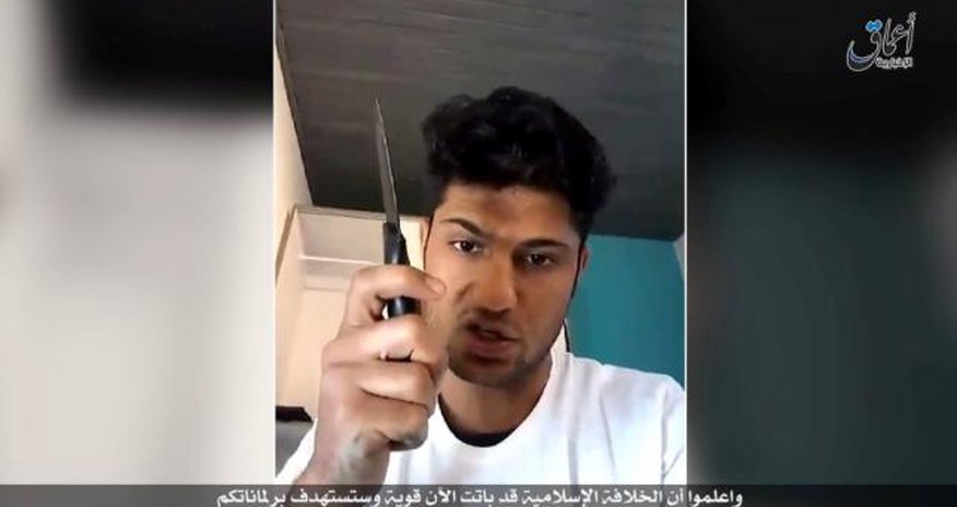 German train ax attack puts Merkel migrant policy back in spotlight German train ax attack puts Merkel migrant policy back in spotlight