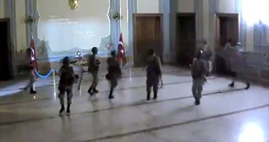 Кадры захвата администрации Стамбула – ВИДЕО Кадры захвата администрации Стамбула – ВИДЕО