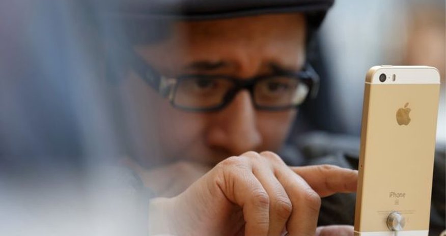 Apple sees iPhone sales drop again but beats forecasts Apple sees iPhone sales drop again but beats forecasts
