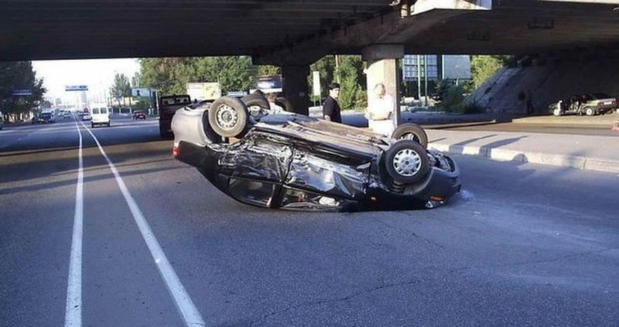 Дипломат попал в аварию в Баку Дипломат попал в аварию в Баку