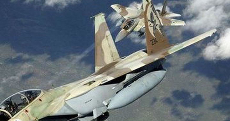 Israeli air strikes target Syria after Syrian fire hit its territory Israeli air strikes target Syria after Syrian fire hit its territory