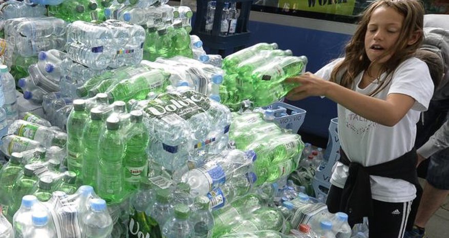 Немцы запасутся едой и водой Немцы запасутся едой и водой