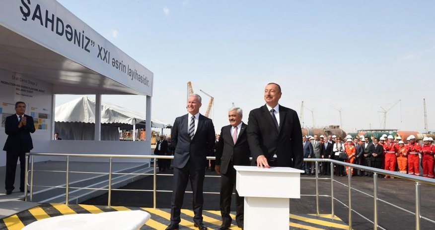 İlham Əliyev “Şahdəniz-2” layihəsi üzrə dayaq blokunun dənizə yola salınması mərasimində İlham Əliyev “Şahdəniz-2” layihəsi üzrə dayaq blokunun dənizə yola salınması mərasimində
