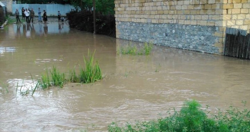 Xaçmazda bir kəndi su basıb Xaçmazda bir kəndi su basıb