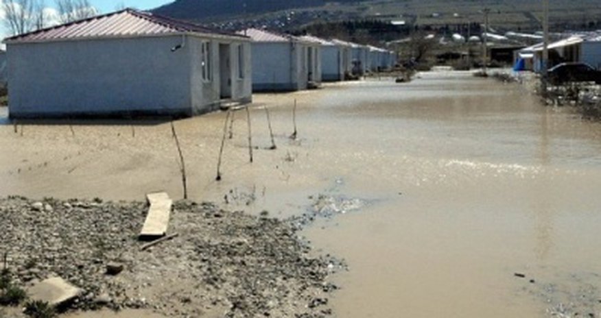В Хачмазе затопило село В Хачмазе затопило село