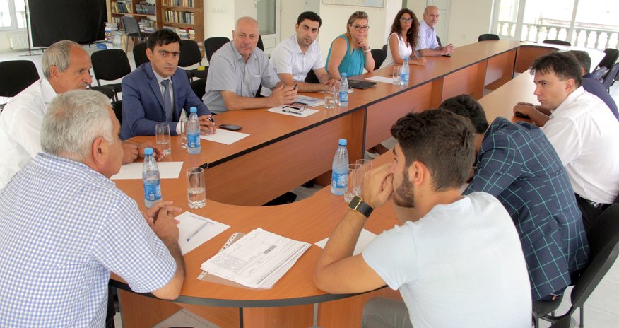 Əli Cəfərov: “Şagirdləri maarifləndirən layihəmizin əhatə dairəsi çox zəngin oldu” Əli Cəfərov: “Şagirdləri maarifləndirən layihəmizin əhatə dairəsi çox zəngin oldu”
