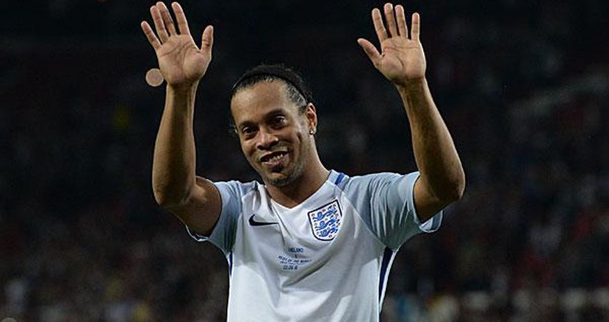 Ronaldinyo karyerasını bitirəcəyi vaxtı açıqladı Ronaldinyo karyerasını bitirəcəyi vaxtı açıqladı